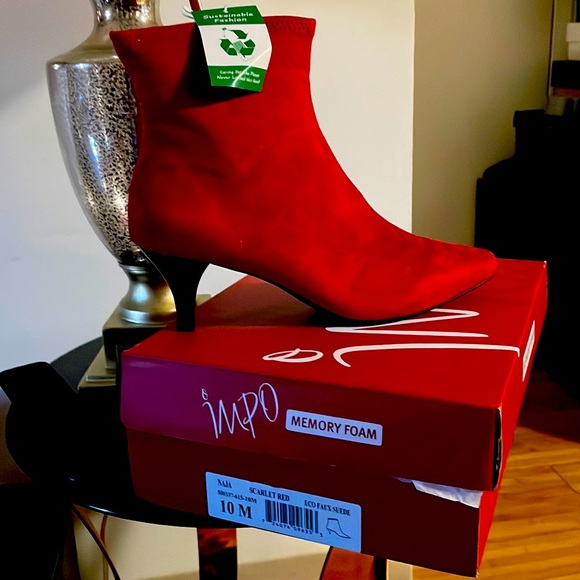 Red memory foam bootie never worn - Picture 1 of 2